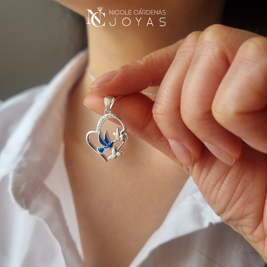 COLLAR COLIBRÍ Y CORAZÓN ESMALTADO EN FLOR