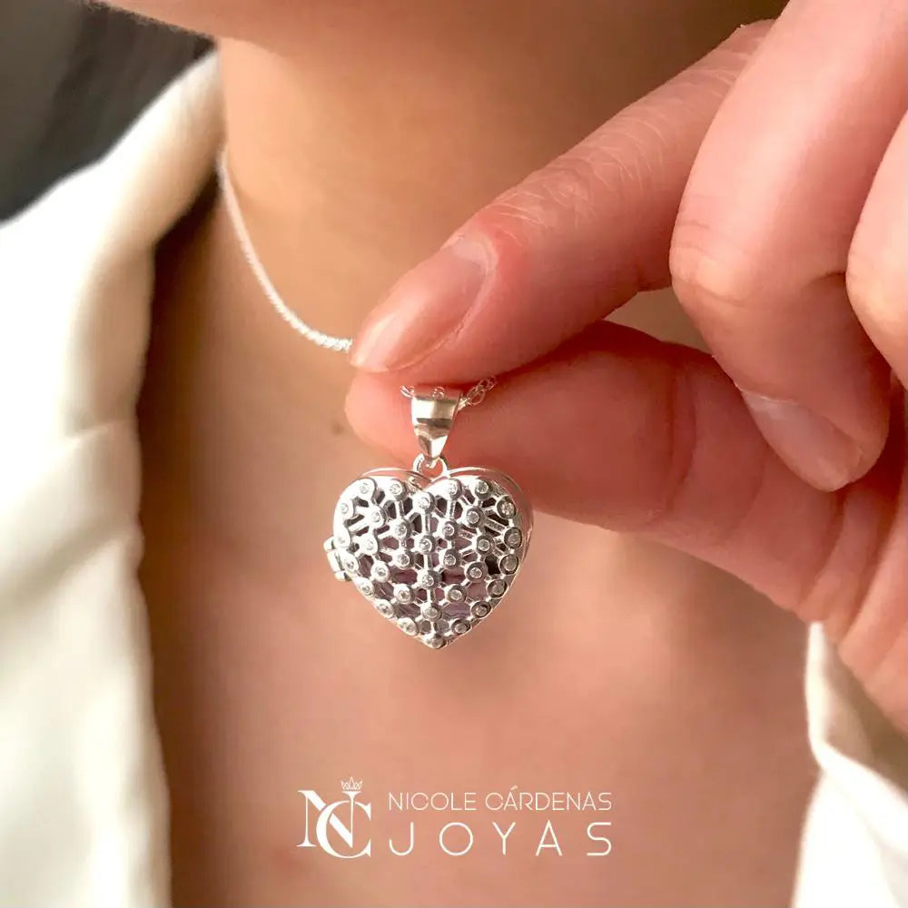 RELICARIO CORAZÓN CALADO Y CIRCONES