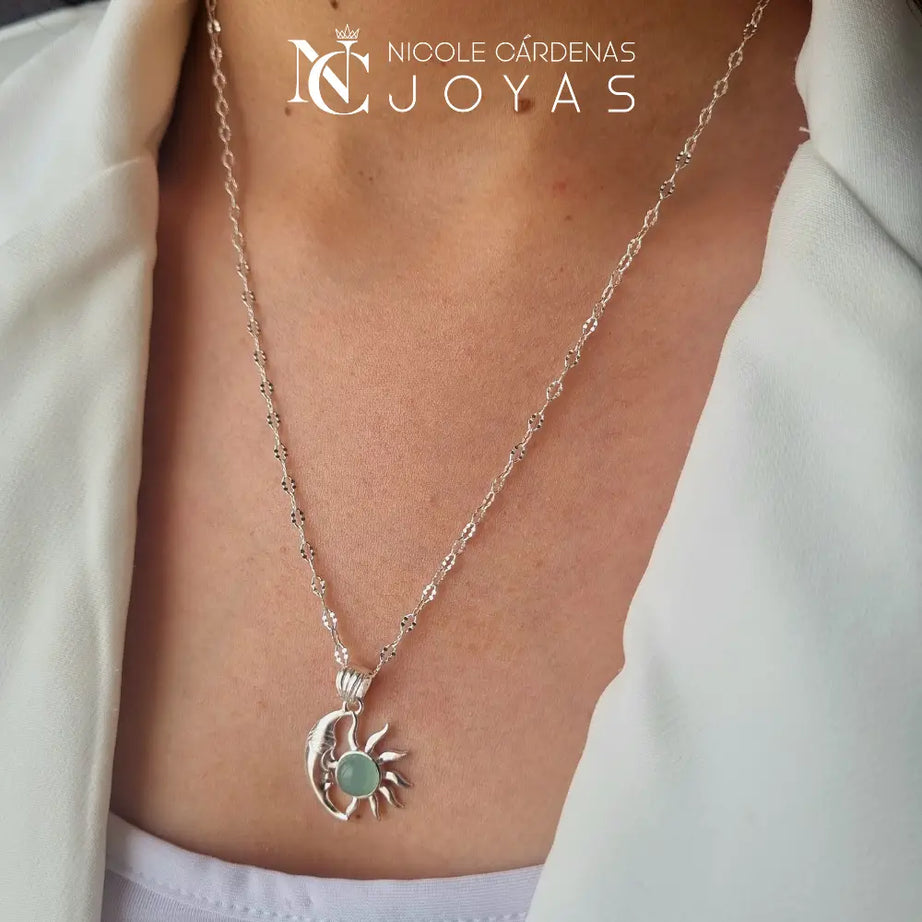 COLLAR SOL Y LUNA CON PIEDRA CALCEDONIA