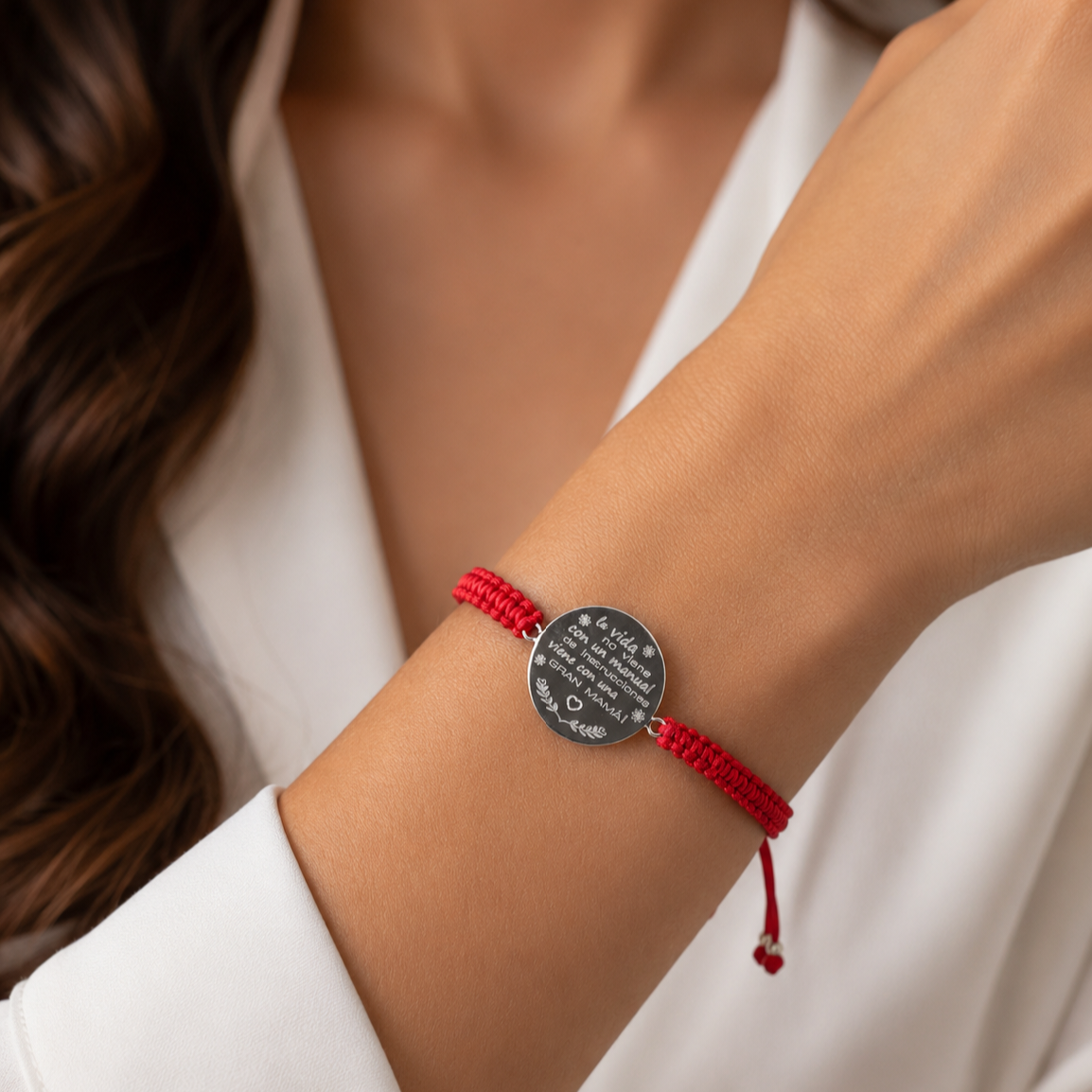 PULSERA HILO ROJO PLACA CIRCULAR : LA VIDA VIENE CON UNA GRAN MAMÁ